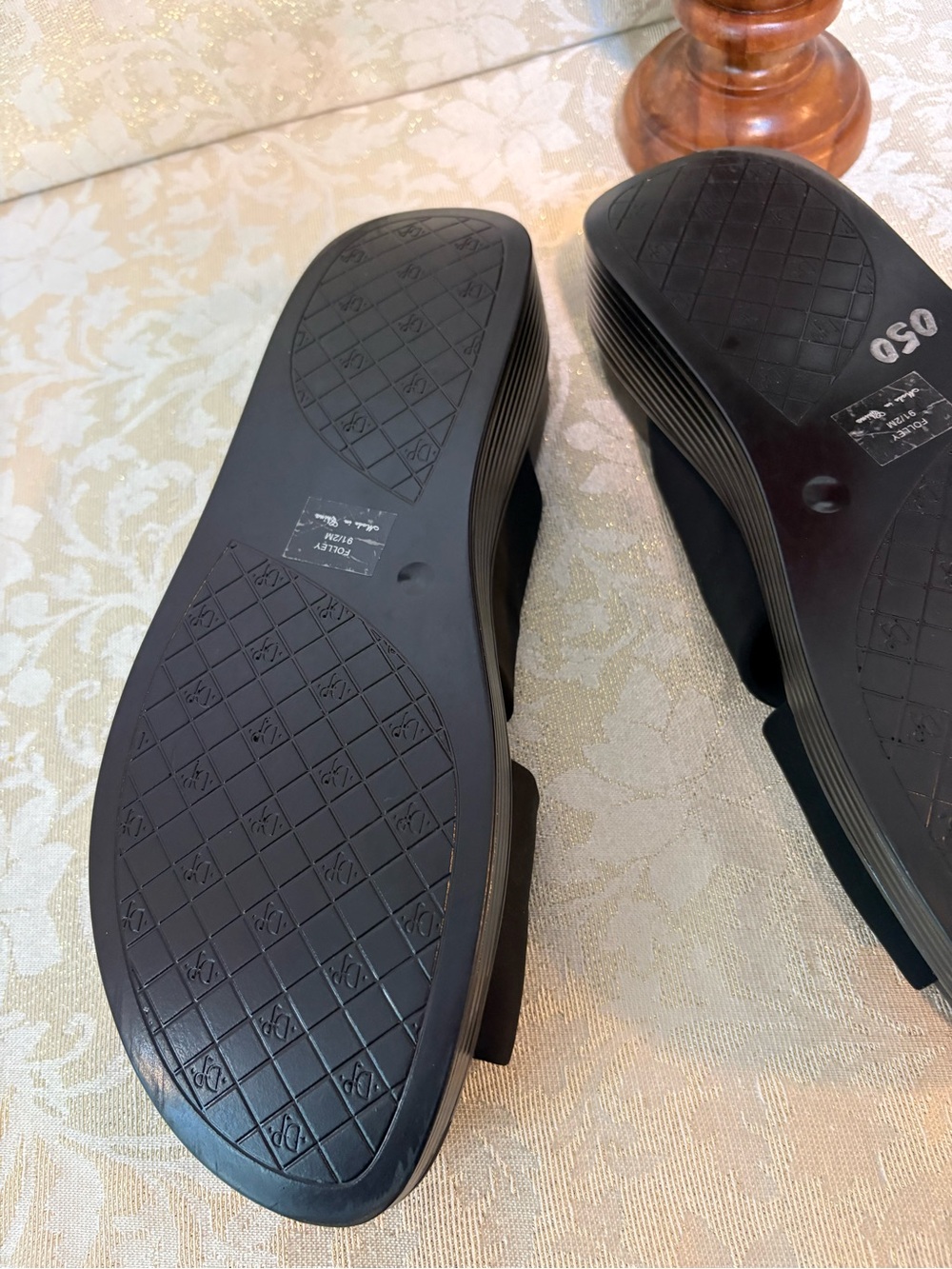 Donald J. Pliner Folley Black Knot Platform Slides - Picture 10 of 13